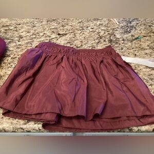 Bed skirt for twin or full-size bed